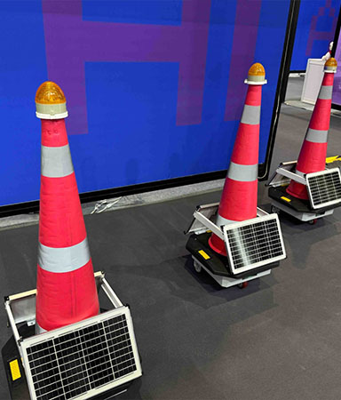 Construction and maintenance early warning robot